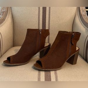 American Rag Cie Women’s Size 11 Suede Chunky Heel